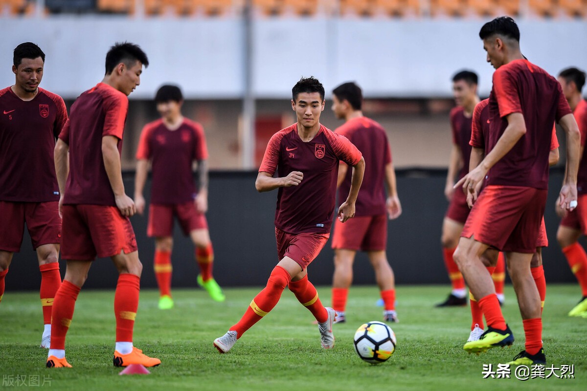 3-2，国足读秒绝杀越南队，为国庆节献礼，国足的血性和韧劲回来了