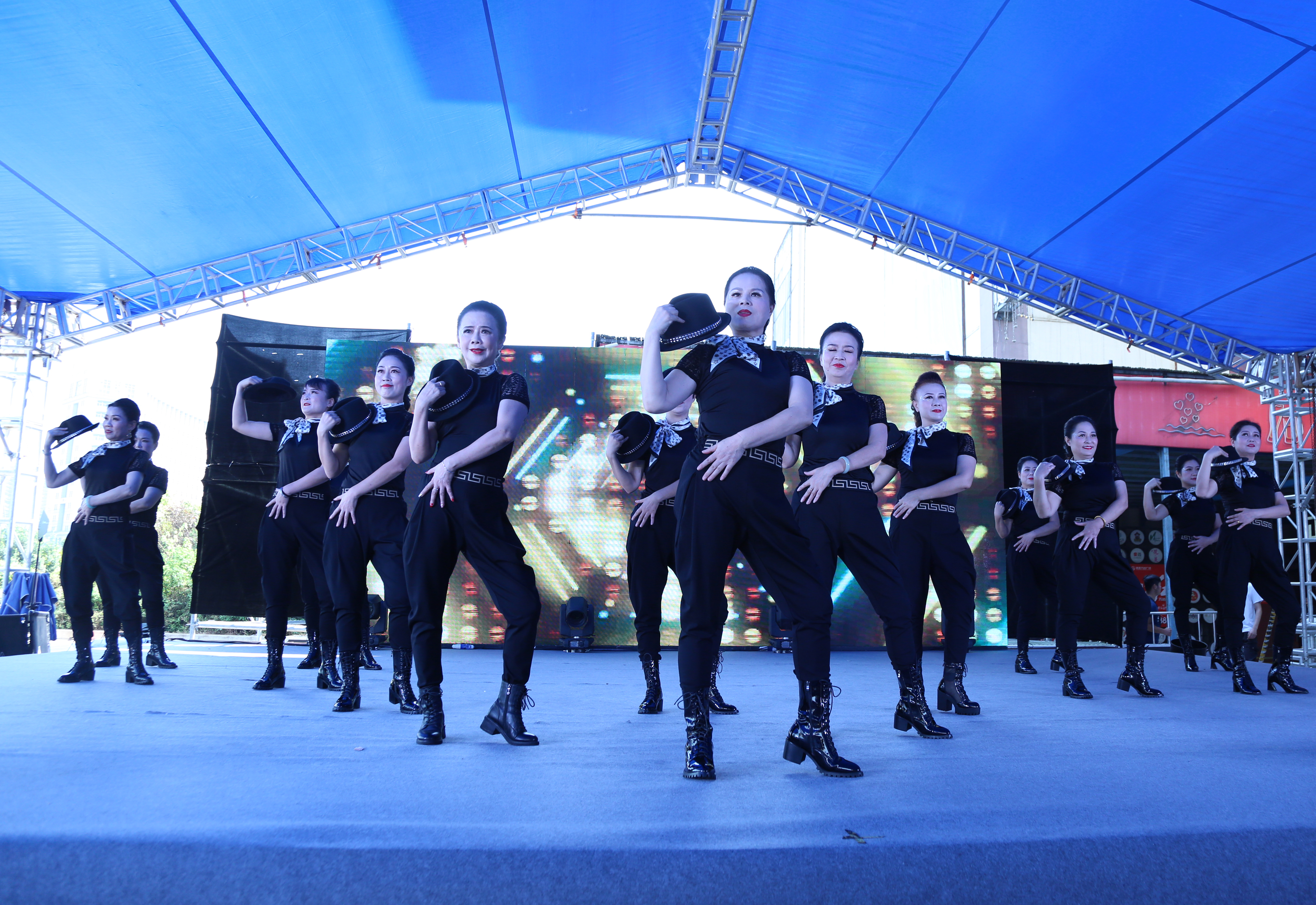 庆祝祖国华诞，“中国梦•祖国颂”湘潭群众优秀节目展演隆重举行