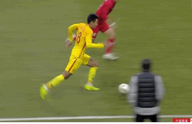 2-0！中国足球终于赢了，结束6场不胜尴尬，送对手东亚杯9连败