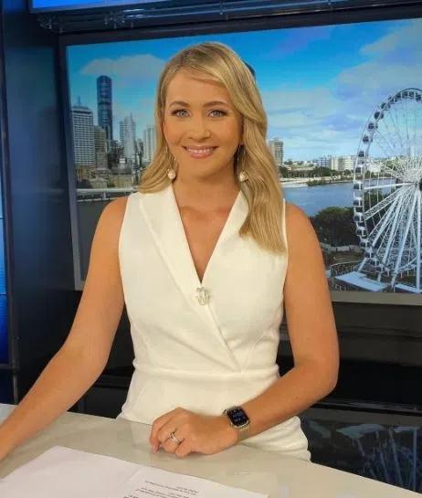 是蓝黑还是白金？澳洲主持人一张照片引发新一轮裙子颜色大争论