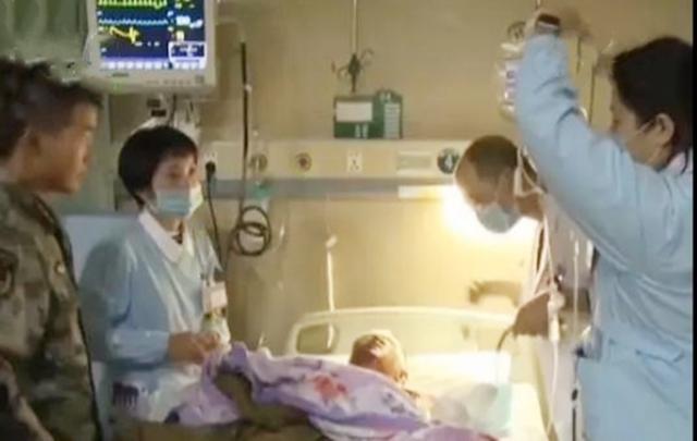 2019年八一勋章杜富国,杜富国颁发奖章全过程