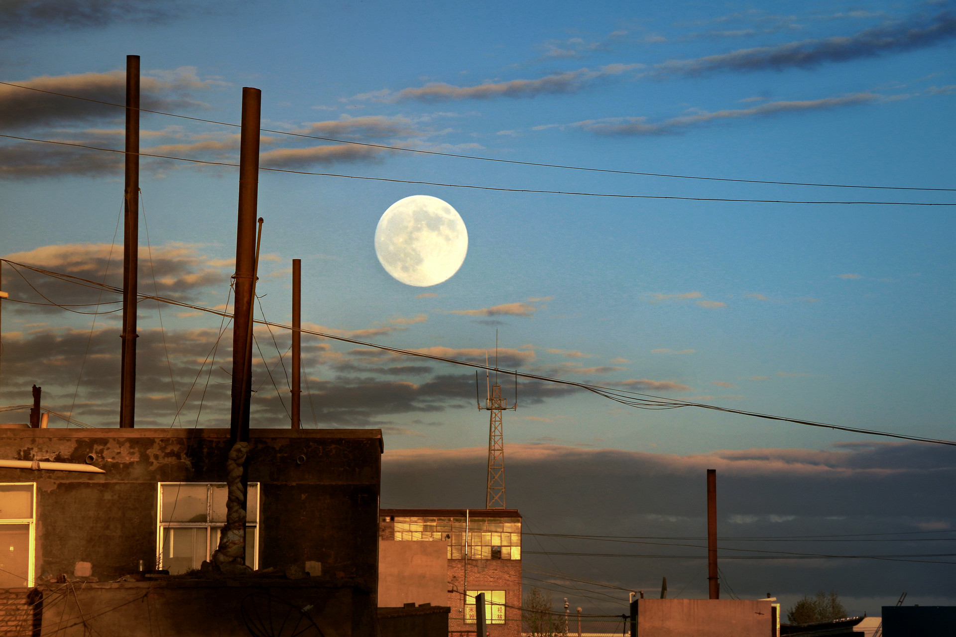 五月黄梅天三星白兰地,上联日月对星辰下联