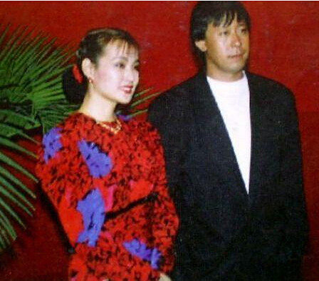 陈国军刘晓庆姜文三人照片,陈国军找姜文谈话