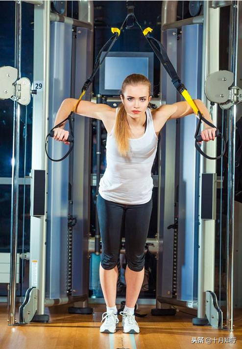 哑铃练胸肌上胸,哑铃练胸肌推胸