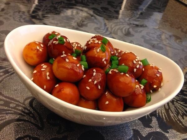 木耳白玉菇火腿鹌鹑蛋的家常做法,青菜烧皮肚鹌鹑蛋的做法