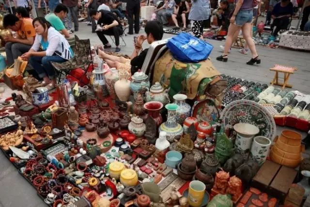 探索文玩鬼市场,老玩家看文玩鬼市