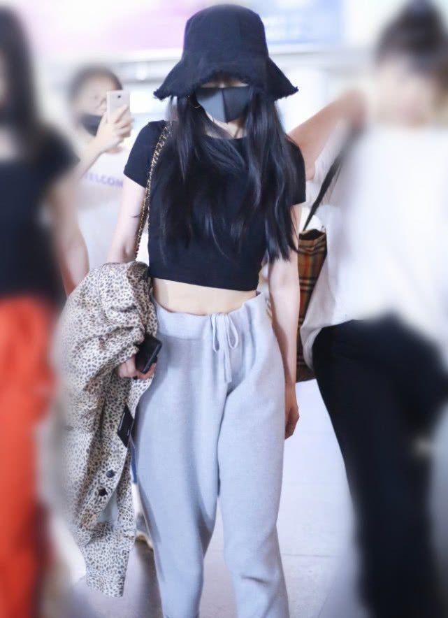 杨幂的身材真是超级棒,杨幂的身材走路带风