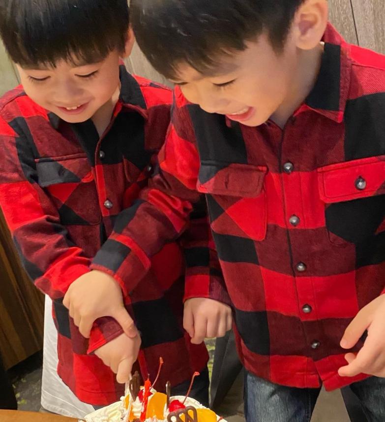 Kimi双胞胎弟弟生日，林志颖给儿子写祝语，母子三人对话温馨