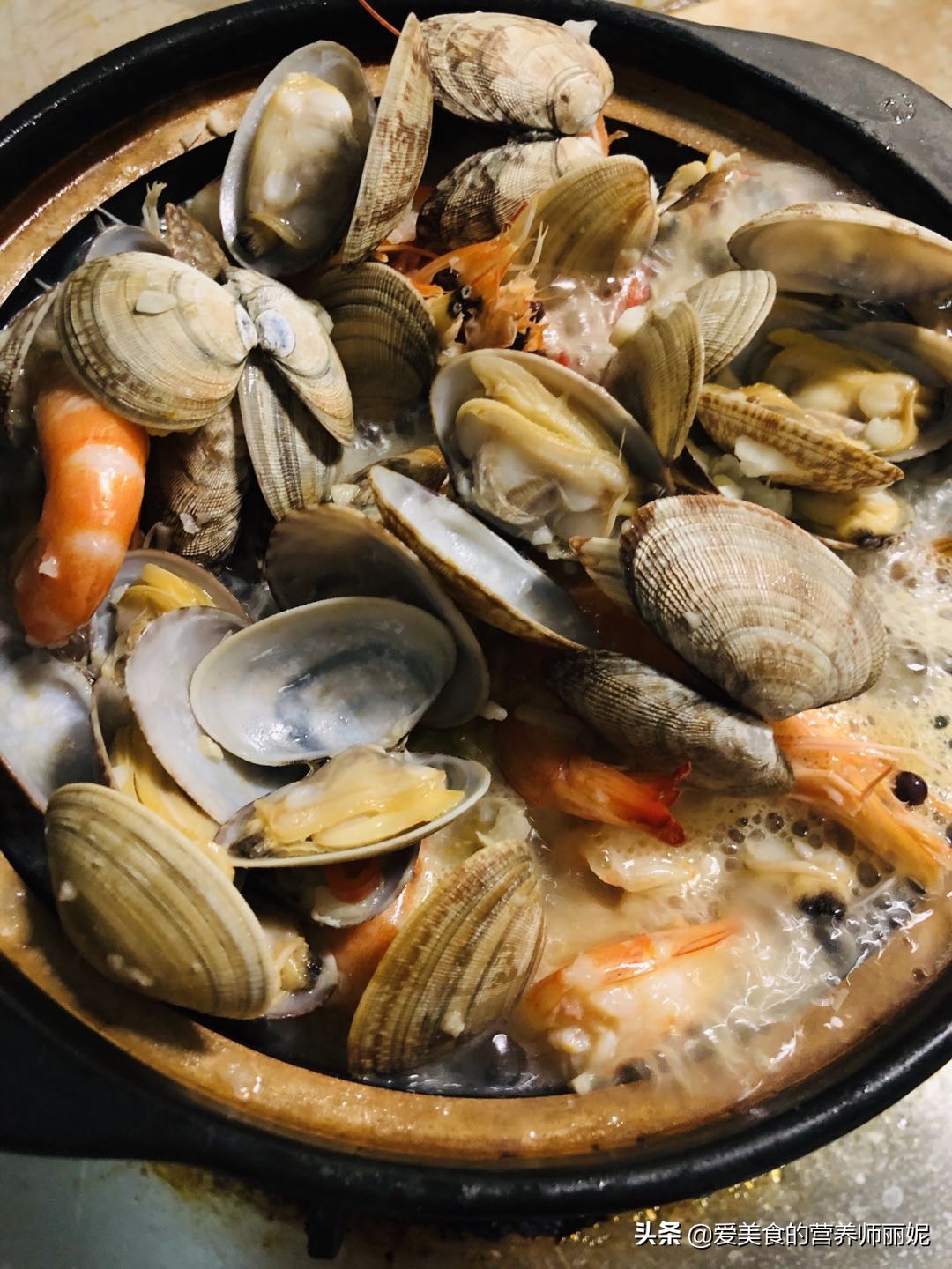 花蛤基围虾焖锅,蒜蓉花蛤虾煲的家常做法