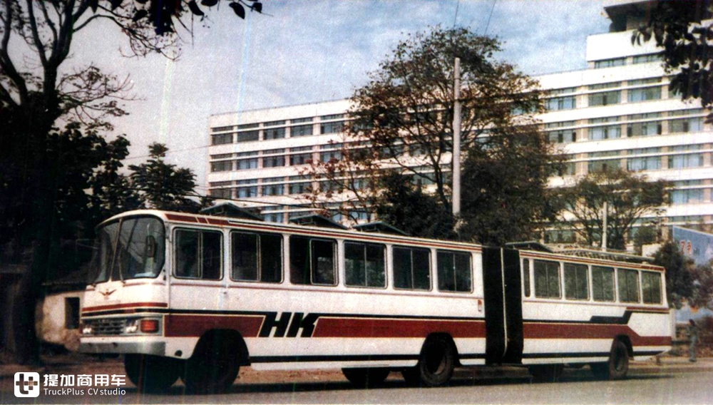 一汽二汽卡车底盘改造，80年代特火的铰接公交，现在为啥没有了？