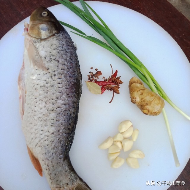 农家炖鱼怎样炖鱼不腥,炖鱼怎么煎鱼不破皮