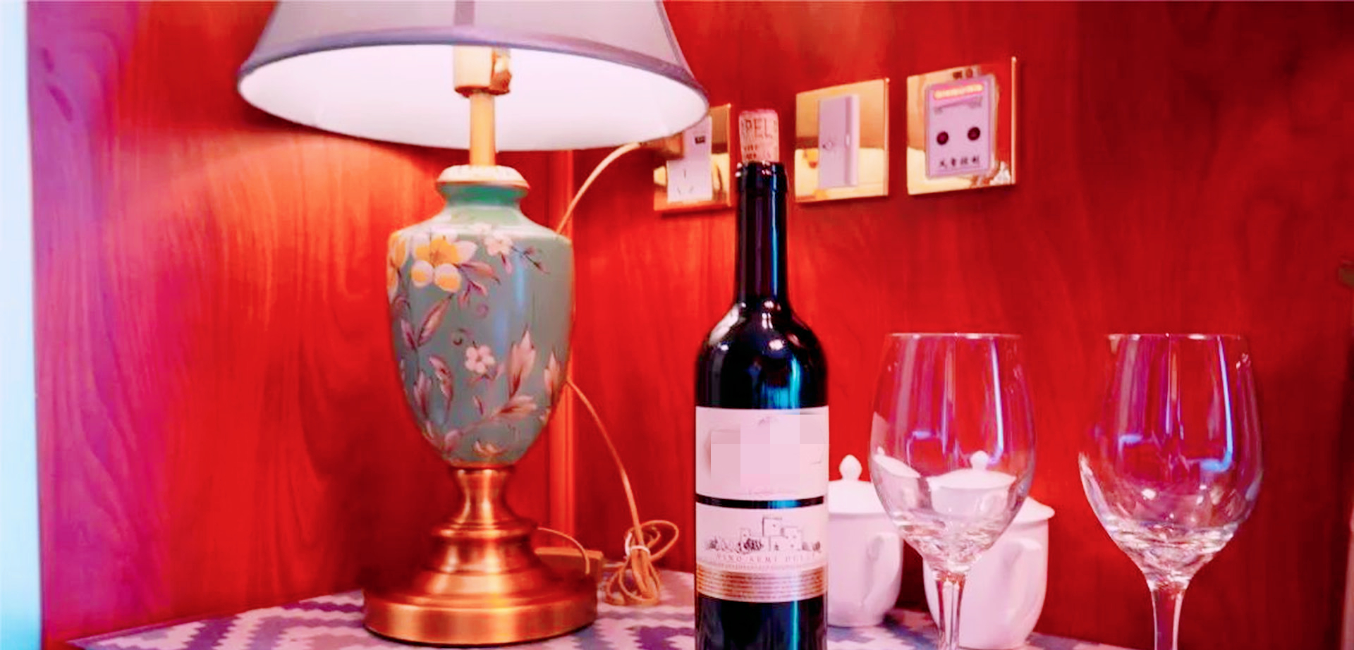 豪华旅游火车票价2万元,平价旅游火车票价多少元