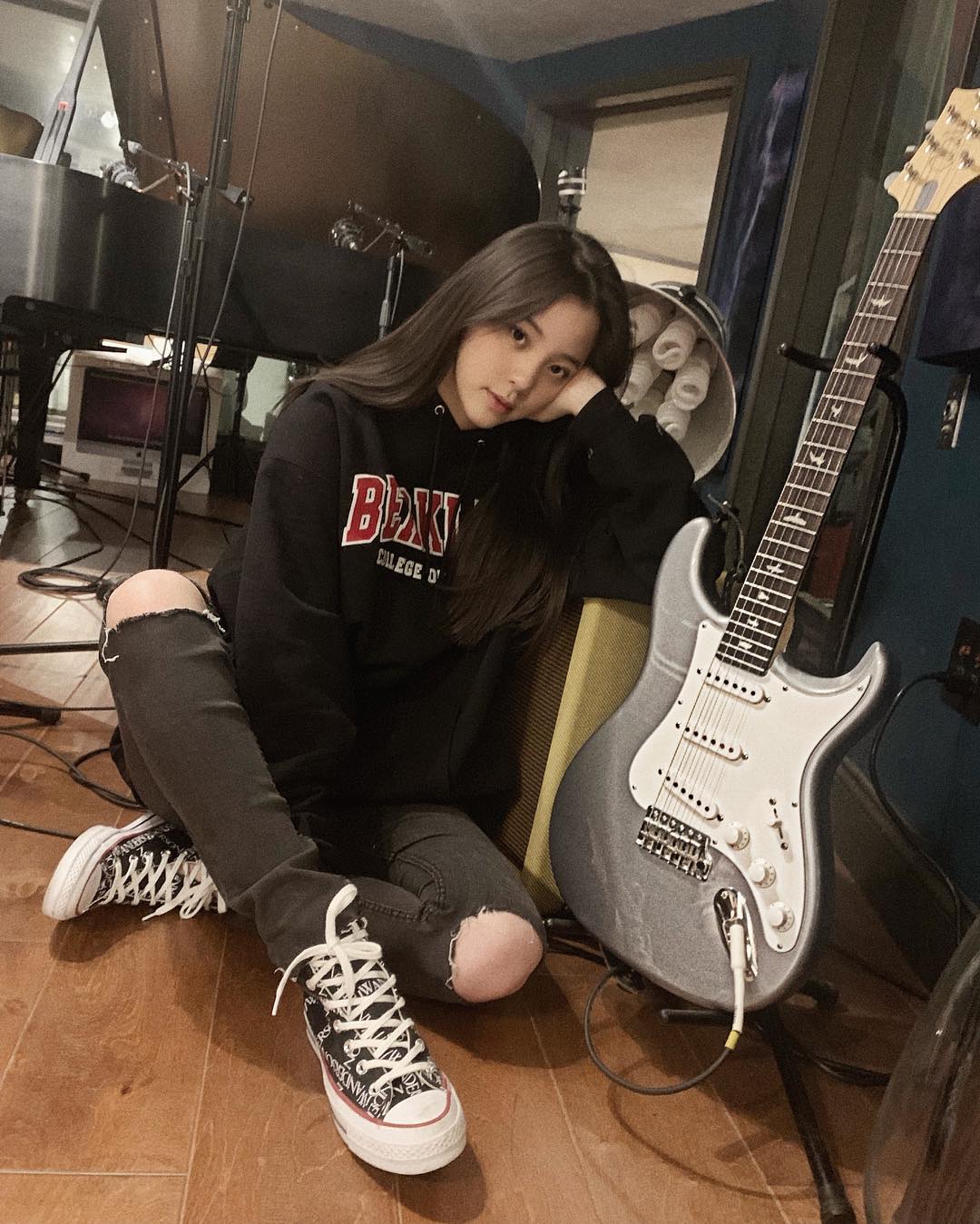 匡威女孩玫红色,匡威女孩欧阳娜娜时尚暴击