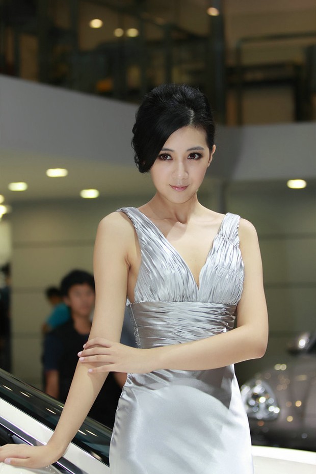 顶级豪车最美车模,宝马车模完美身材