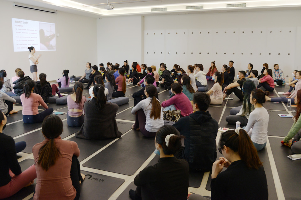 成都瑜伽零基础学习,成都瑜伽教练