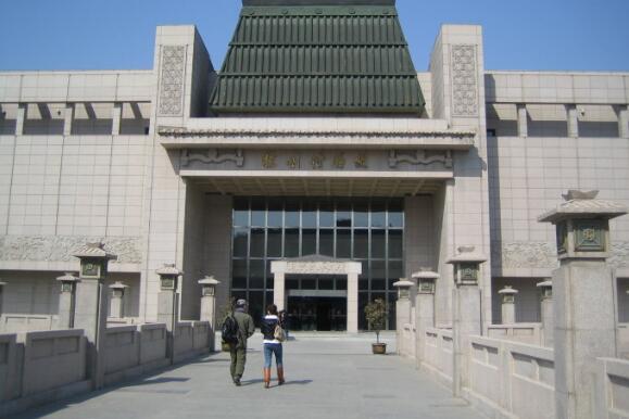 徐州十大好玩的旅游景点，龟山汉墓是西汉时期第六代君主的夫妻合葬墓，气势雄伟罕见