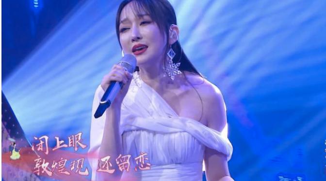 萨顶顶假唱转话筒事件结果,萨顶顶有实力为什么要假唱