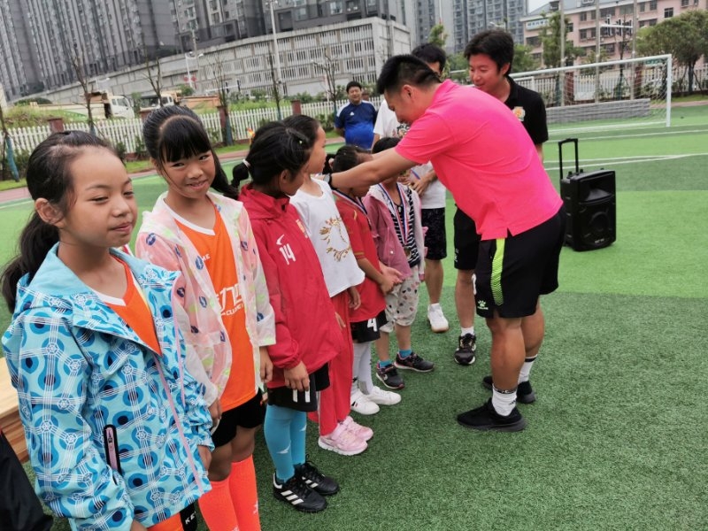 第一届“长郡雨外杯”小学生女子足球邀请赛圆满结束