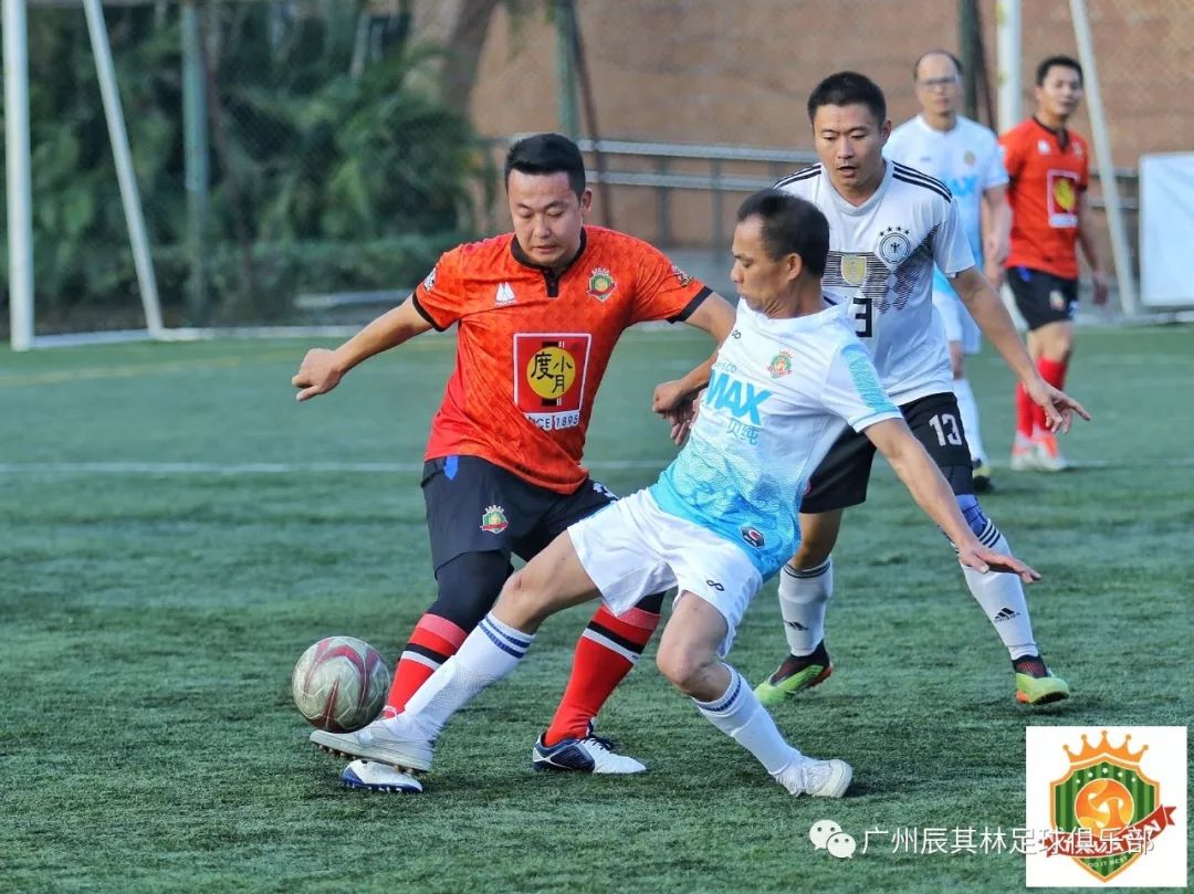 足球运动员为抗击疫情献力,疫情不隔离关爱