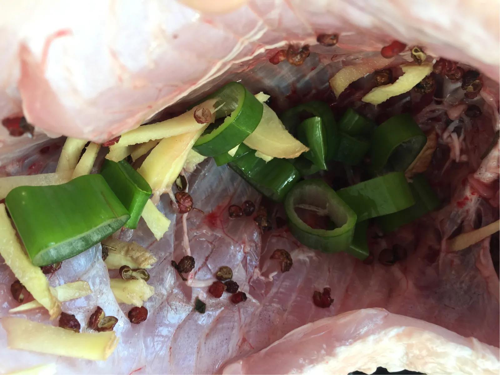 麻辣烤鱼又香又辣好吃到流口水,鲜美烤鱼肉质鲜嫩好吃到飞起