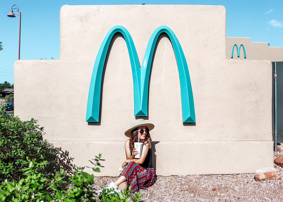 价值超1293亿美元，麦当劳的「金拱门」如何成为超级符号？