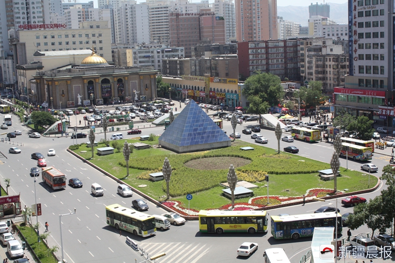 从“大通道”到新能源车37年老公交人见证乌鲁木齐公交发展