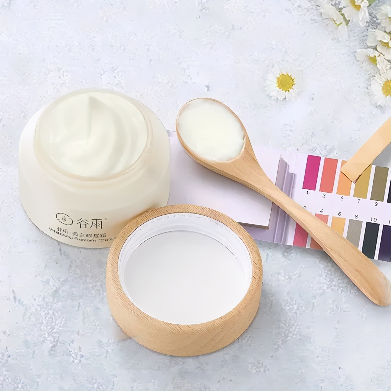 肌肤白皙的女性诱惑度比肤色黝黑的高出15.2%，变白有助于脱单