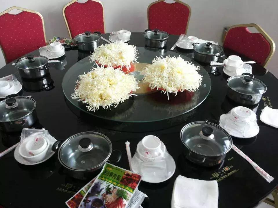 100岁长寿指南：人懒、有钱、吃花、不当官