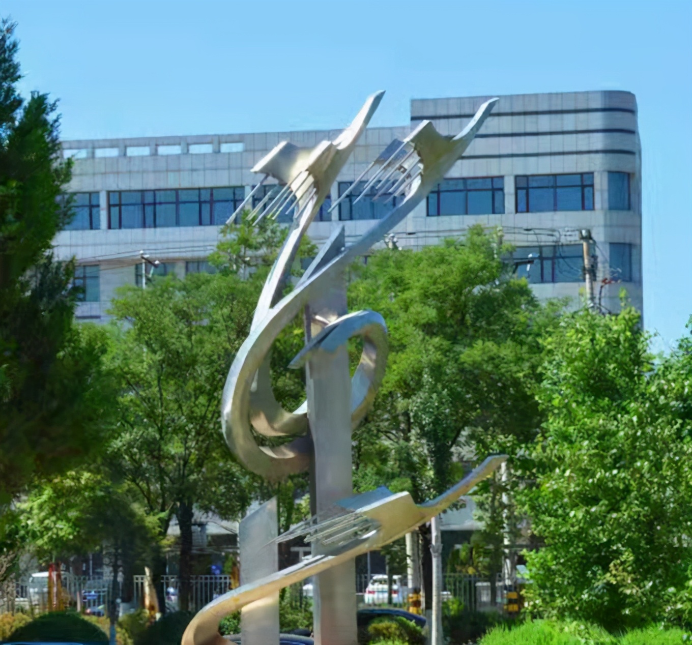 用爱托起明天的太阳—北票市桃园初级中学创建品牌学校纪实