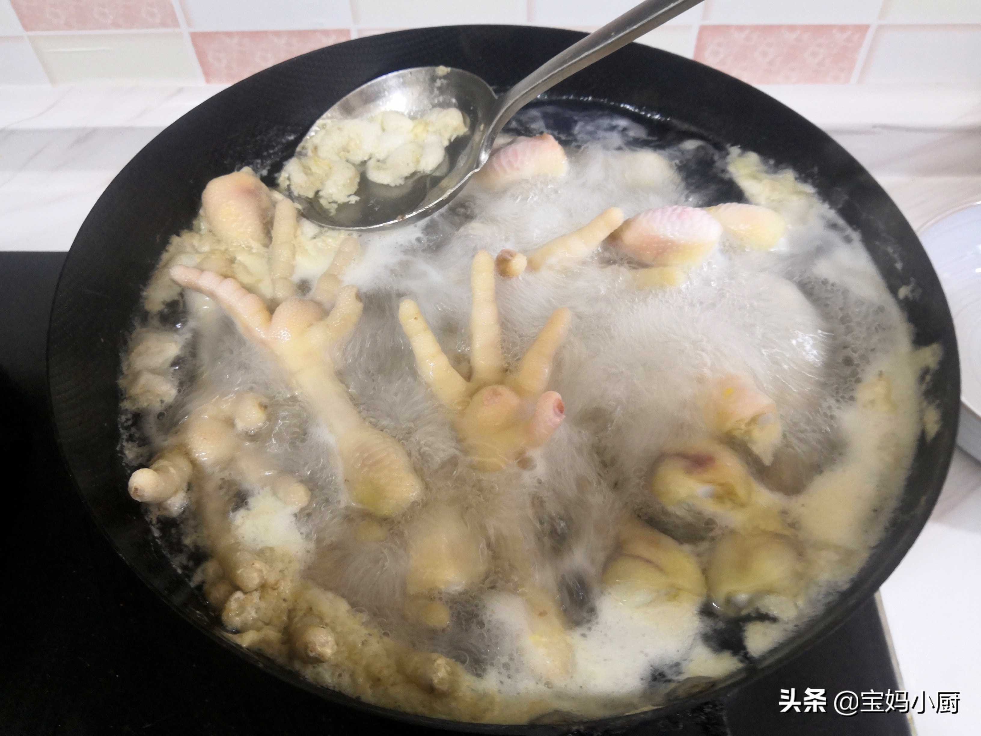 麻辣鸡爪怎么样做才能够香糯软烂,软烂麻辣鸡爪的正宗做法