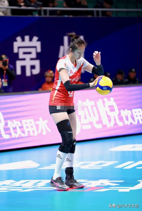 女排队员穿的什么鞋,女排为什么喜欢穿篮球鞋