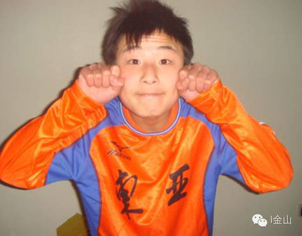 武磊西班牙人成名战,武磊是第一个攻破巴萨的亚洲人吗