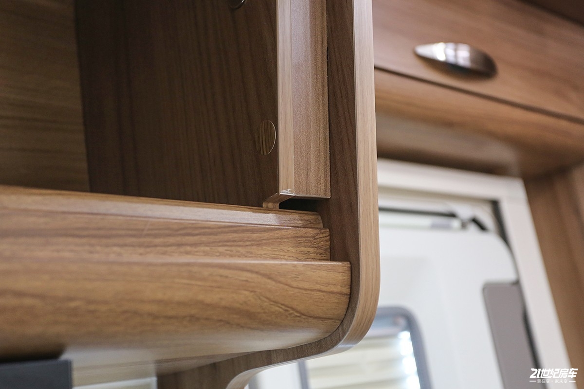 了解上汽大通maxusv90最新动态,上汽大通maxusv902023款2.0t短轴低顶