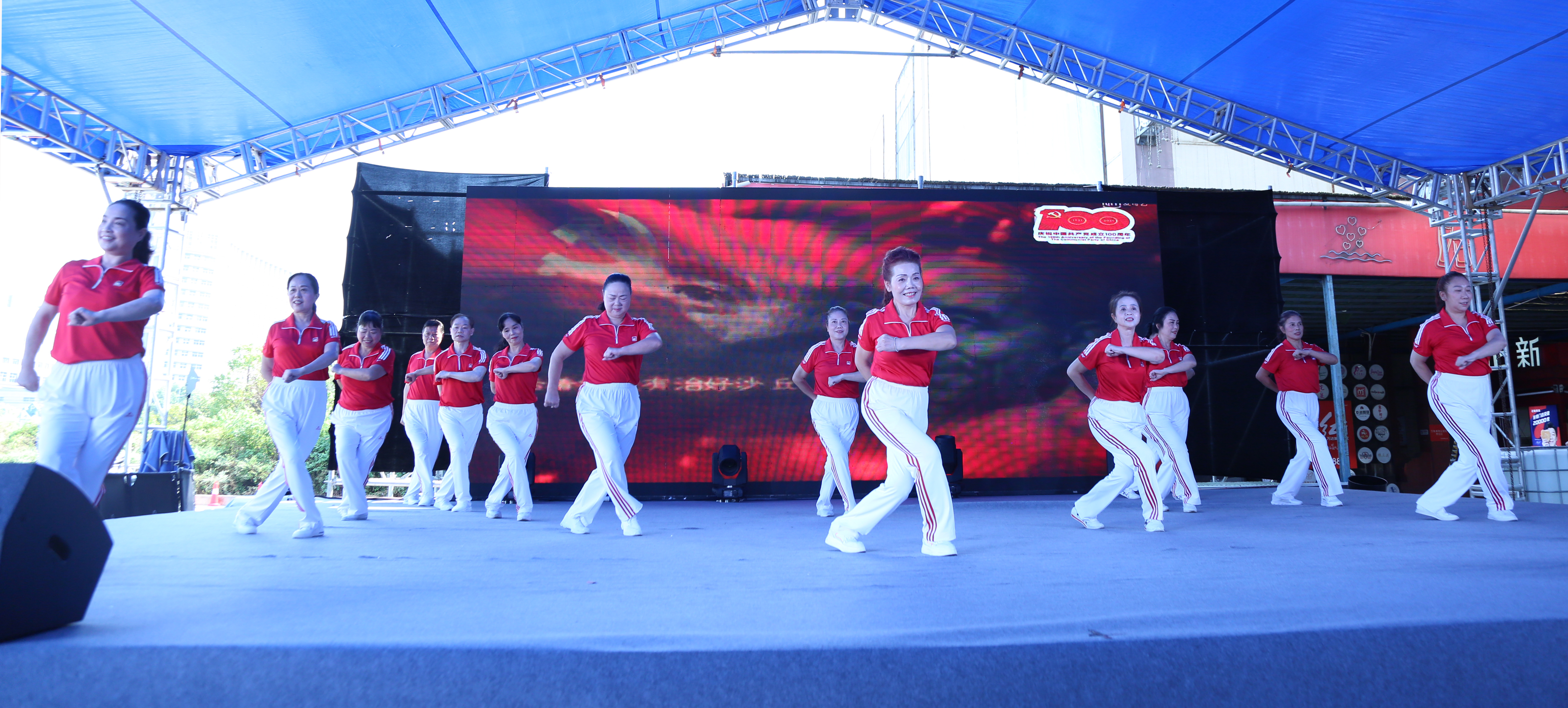 庆祝祖国华诞，“中国梦•祖国颂”湘潭群众优秀节目展演隆重举行