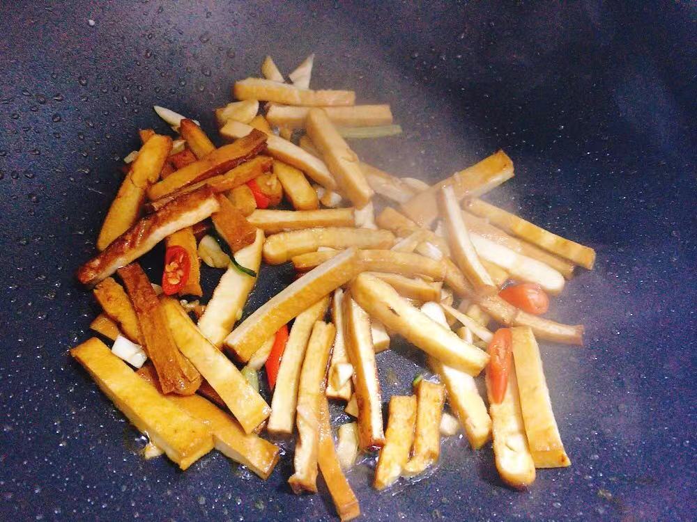 香干炒肉怎么做才能松软入味,香干炒肉怎么炒香干才会入味