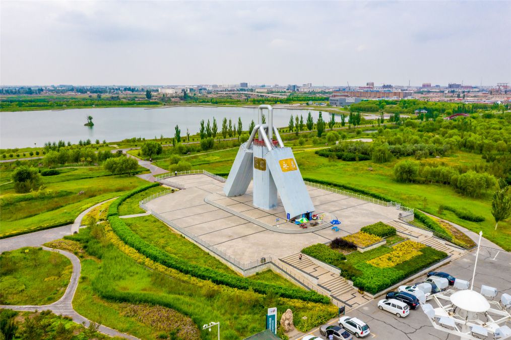 她是滔滔千里黄河的宠儿，阴山之下、河套之上的掌上明珠