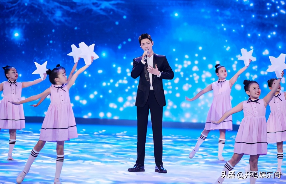 肖战重阳节晚会夜空中最亮的星,肖战重阳夜最亮的星完整版