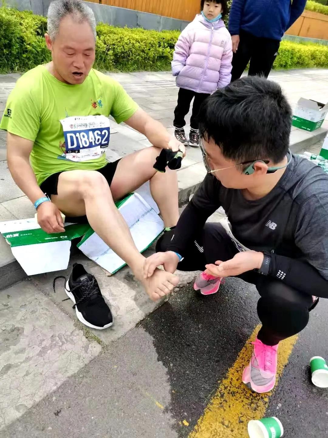6岁男孩跑步2公里,马拉松2024年半马赛程