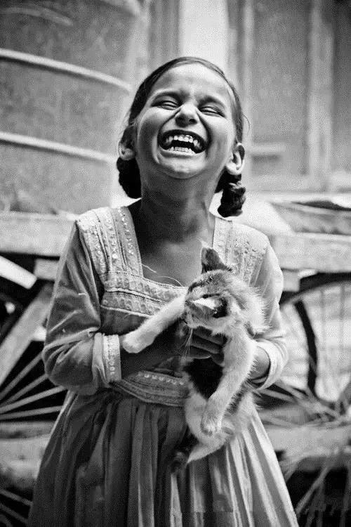 世界微笑日美好生活藏在眼角眉梢,世界微笑日送你最美微笑