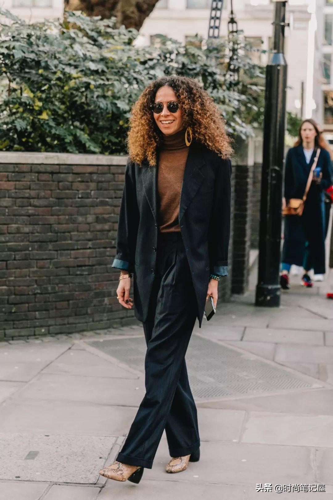 裙子秋冬款搭长筒靴,裙子秋冬款配长筒靴