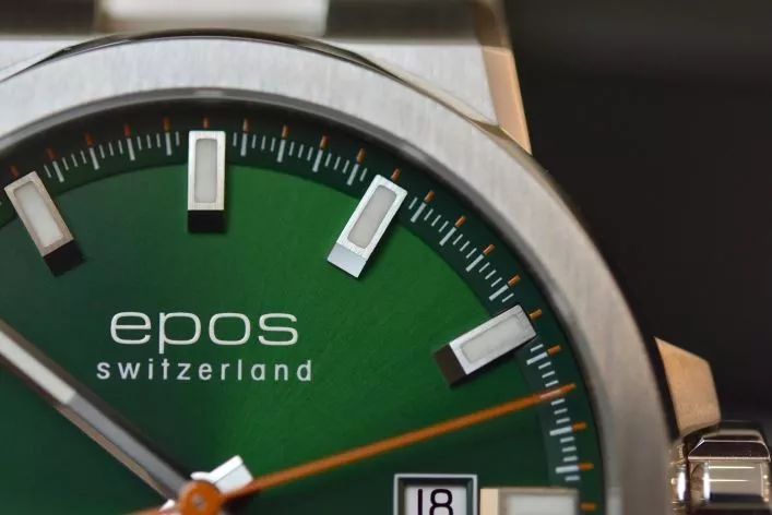 劳力士手表为什么叫绿水鬼手表,劳力士绿水鬼是黑表盘还是绿表盘