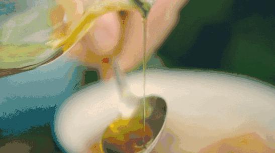 这个国在世界另一边，但铁路直通中国义乌，全民养生却熬最野的夜