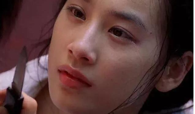 她是周星驰的“地下情人”，41岁嫁入豪门，如今病逝星爷愧疚一生