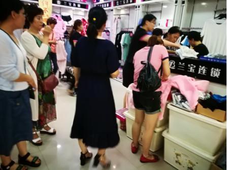 他用社群裂变，内衣店每天4万业绩，充值3万