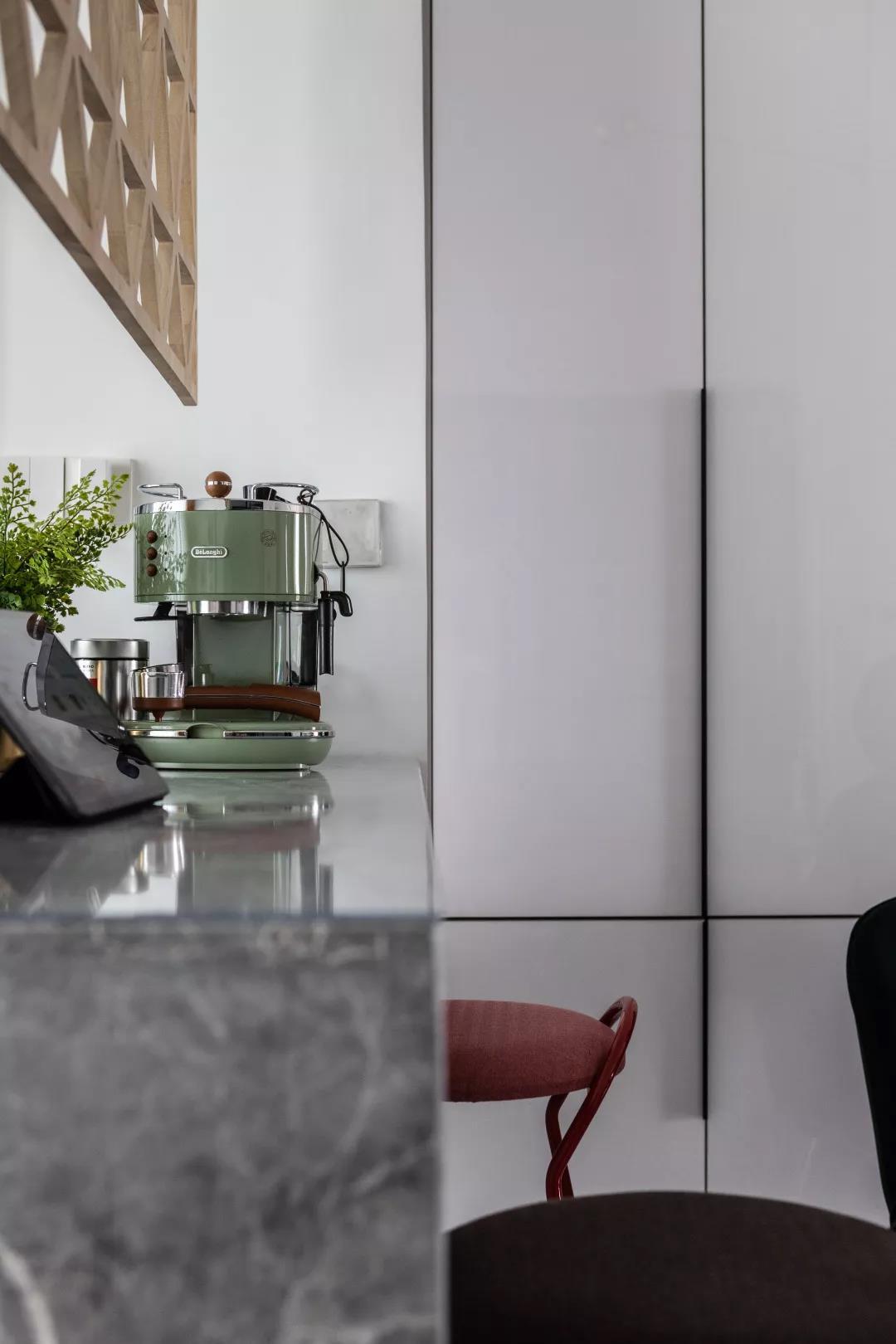 「恋·家」生活不需要太空旷，于是他们决定把家“变挤”