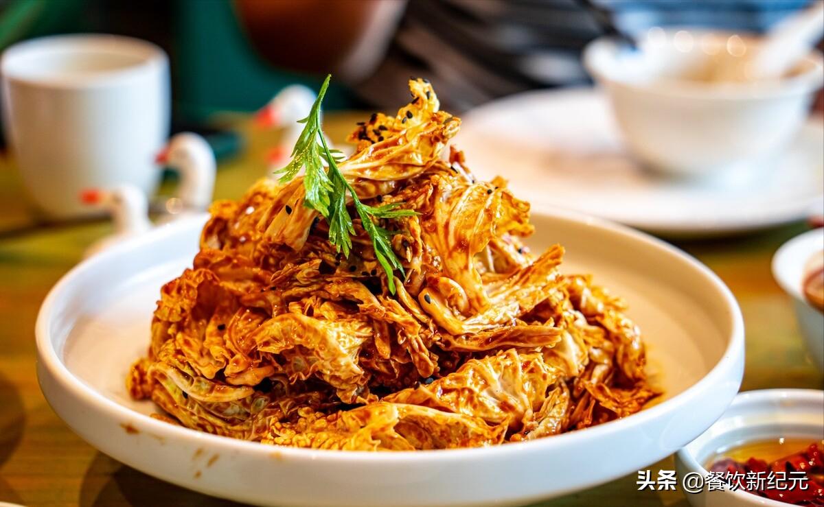 为何男主持说乾隆白菜是凉菜,主持人如何看待乾隆白菜