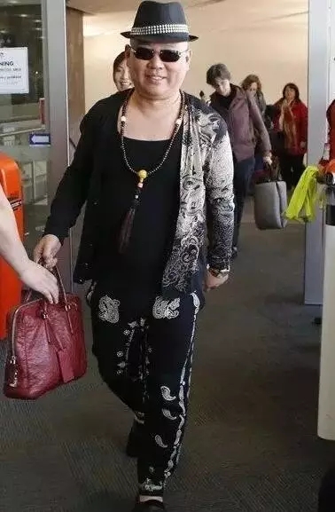 在气质上，42岁的靳东、46岁的郭德纲，都不敌64岁的陈道明