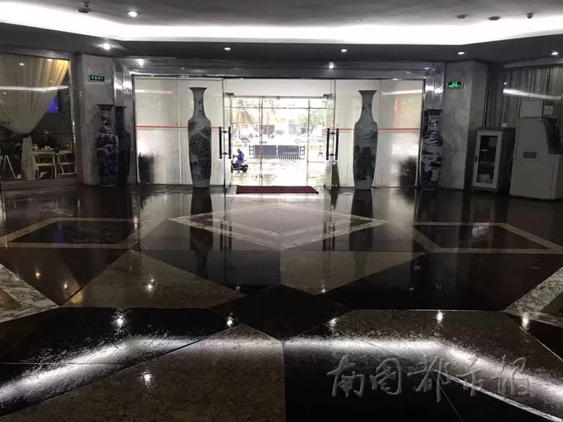 衣服不干、地板打滑、墙壁冒水，这样的回南天受不了啦！