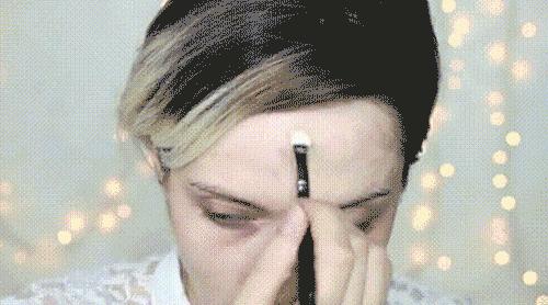 为什么下巴两侧脖子两侧频繁长痘,下巴长痘看中医好还是西医好