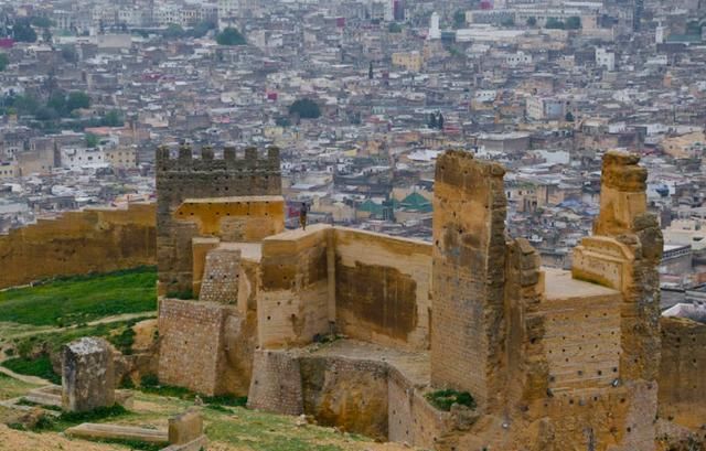 非洲一座千年古城，充斥着一股奇怪的臭味，游客却称这里为天堂